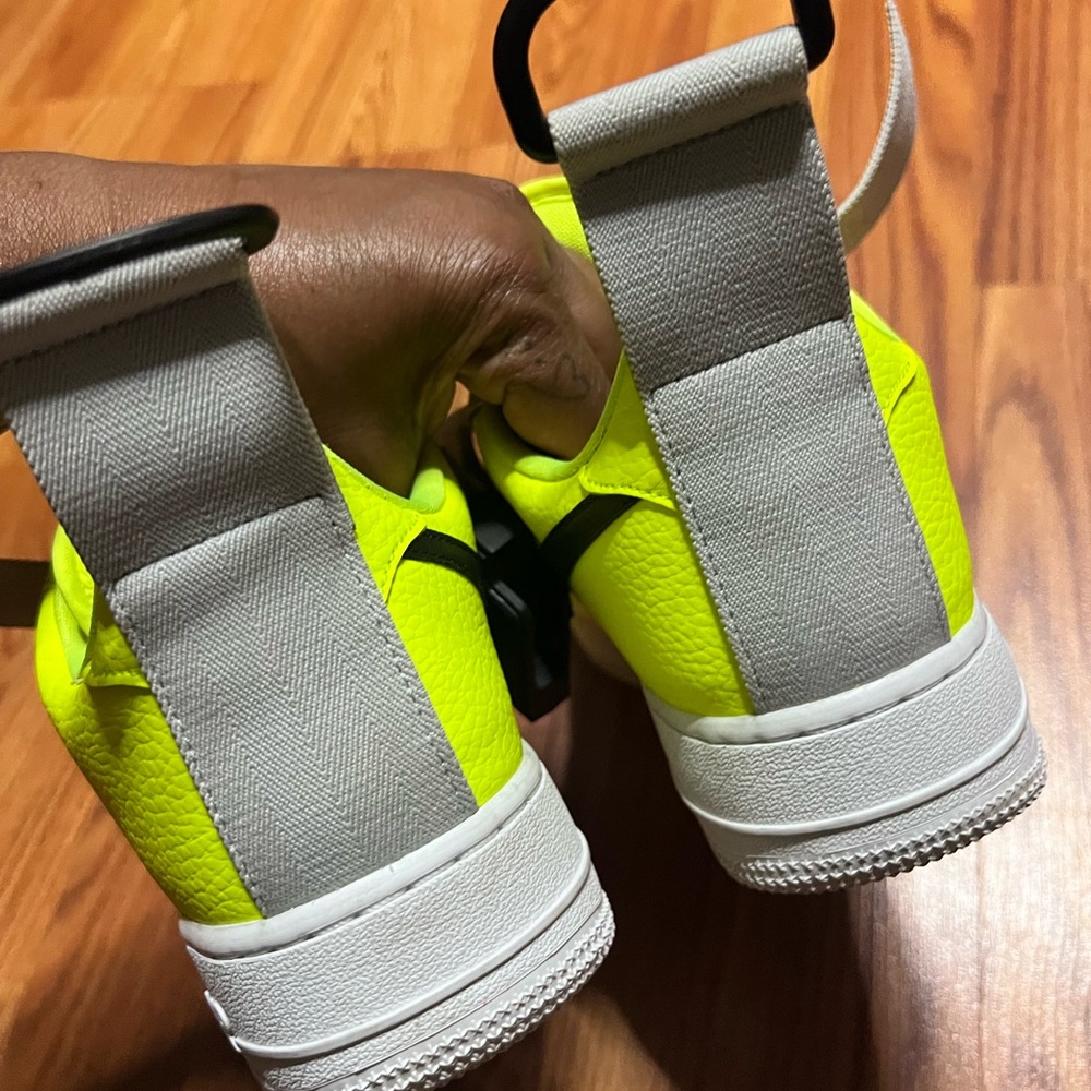 Nikes - Picture 3 of 6